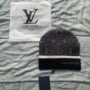 Louis Vuitton Monogram Knit in Black and Gray